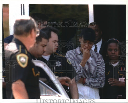 1995 Press Photo Antoinette Frank arrested by police at the Kim Anh Restaurant - Historic Images