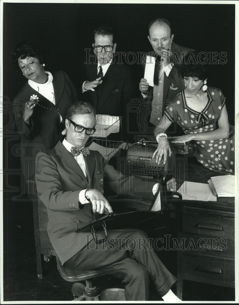 2000 Press Photo Cast of &quot;How To Succeed In Business Without Really Trying&quot; - Historic Images