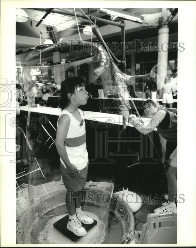 1995 Press Photo Fifth Annual Fun Science For Families Day at the Oakwood Center - Historic Images