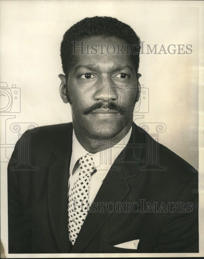 1971 Press Photo Leon R. Fulton, Teacher, George Washington Carver Middle School - Historic Images