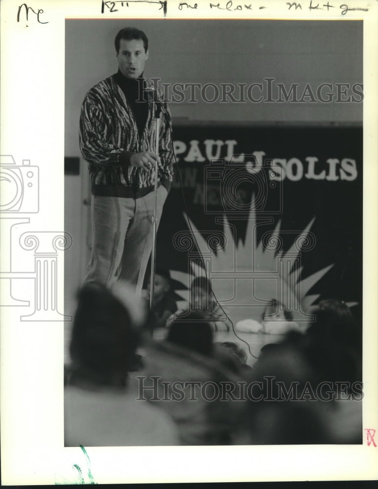 1989 Press Photo Saints Quarterback John Fourcade speaking at Paul Solis School - Historic Images