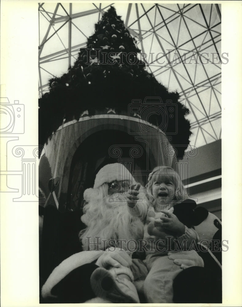 1989 Press Photo Jessica Franklin with Santa Clause at Lakeside Shopping Center - Historic Images