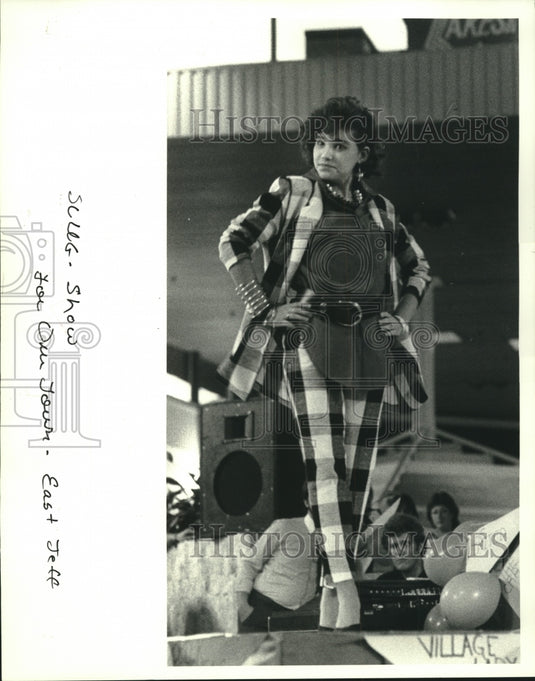 1984 Phillips Junior College's "Fashion Invasion" at Lakeside Mall - Historic Images