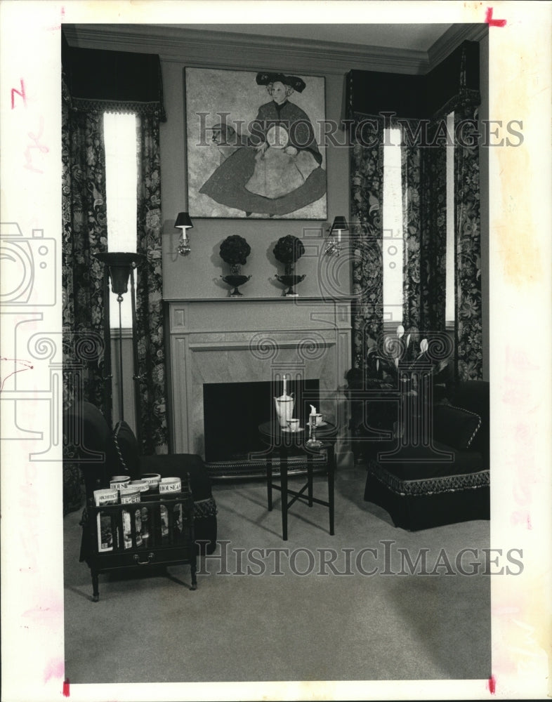 1990 Press Photo This master bedroom has simplicity and light-dark coloration. - Historic Images