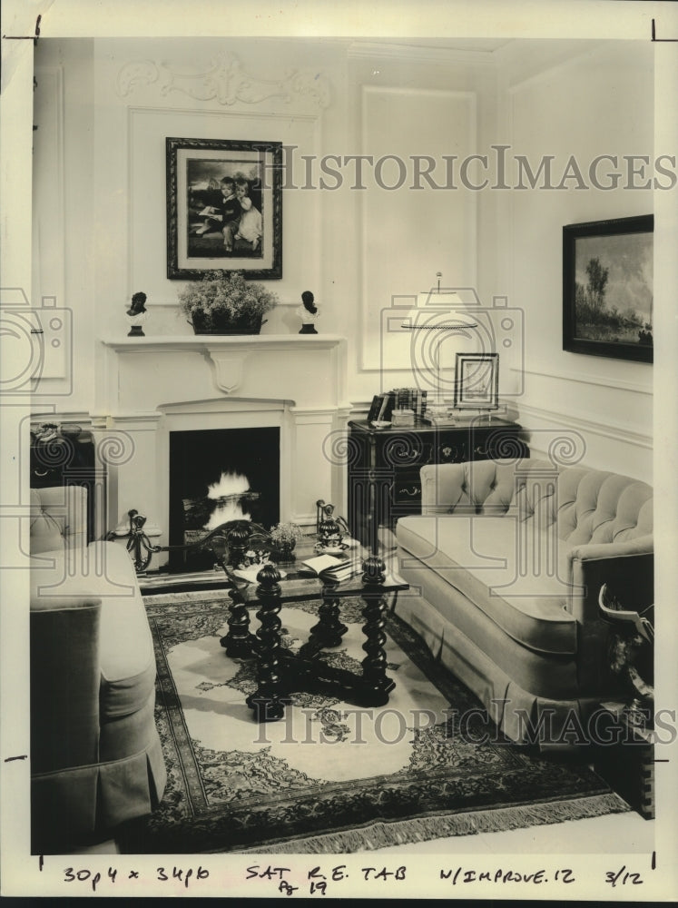 1987 Press Photo A two-love-seat grouping gives this room symmetry. - Historic Images