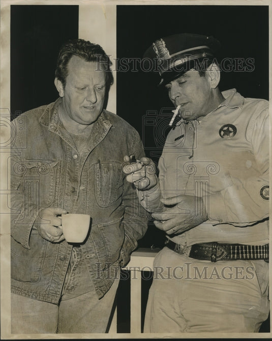 1964 Press Photo Divers "Buck" Frolich and Sgt. Willie Groh chatting - nob14649 - Historic Images