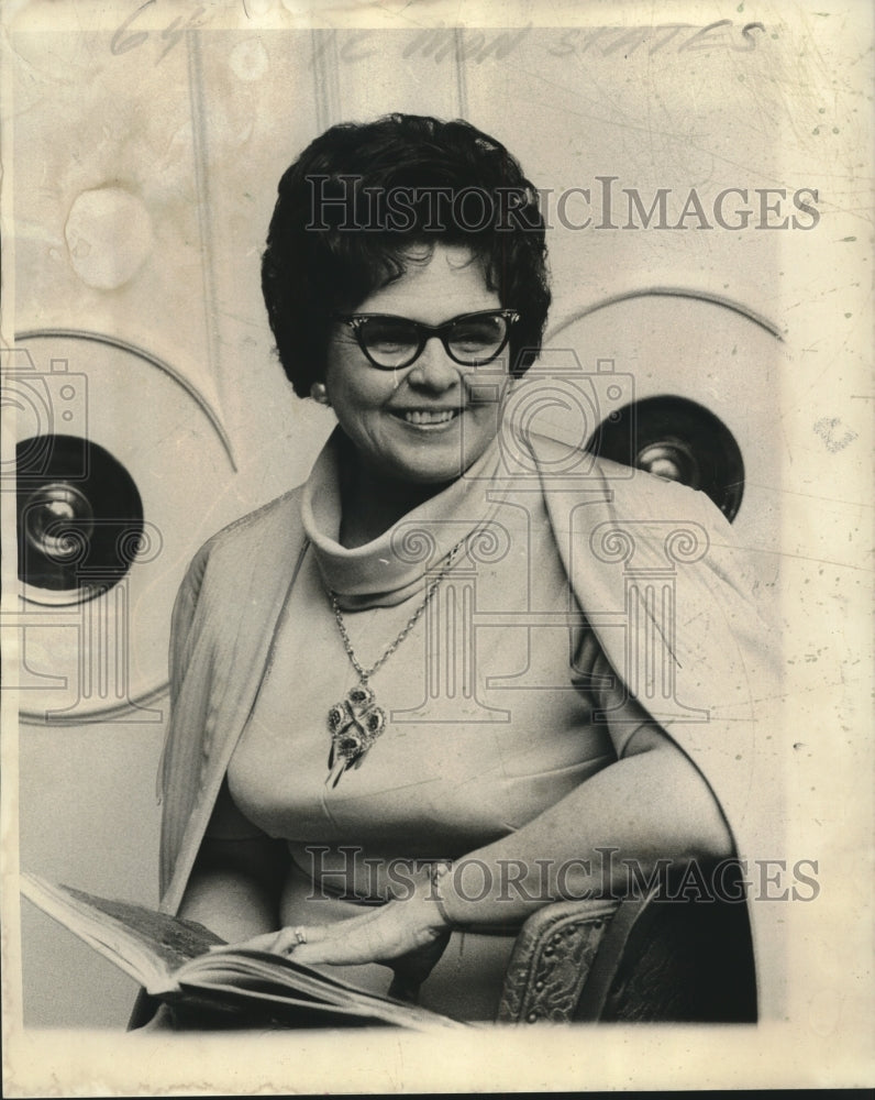 1974 Press Photo Mrs. Mel Gabler of the Educational Research Analyst - nob14696 - Historic Images