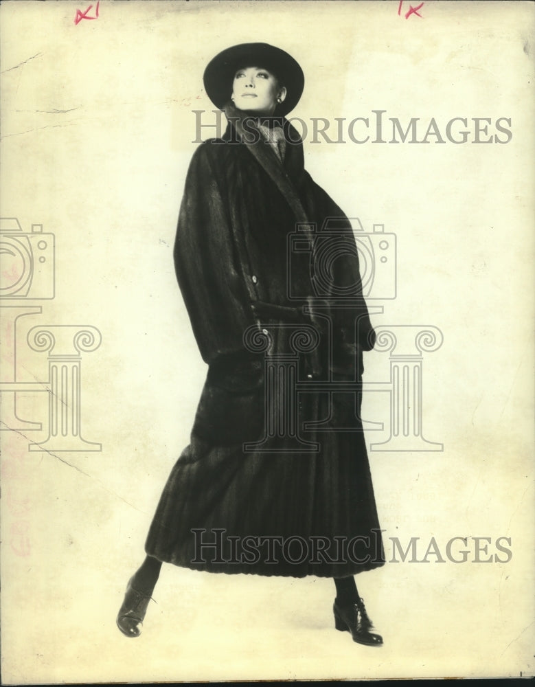 Press PhotoThe elegance of a man-tailored polo coat made from SAGA mink. - Historic Images