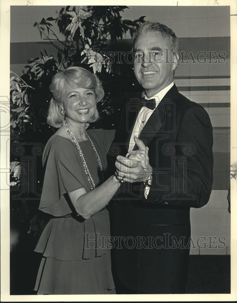 1988 Press Photo Dr. Ron French and wife at Touro Infirmary dinner and dance - Historic Images