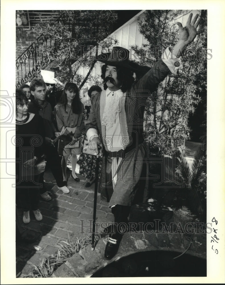 1990 Press Photo Hal Hopson as ghost of Jean Lafitte for Friends of the Cabildo. - Historic Images