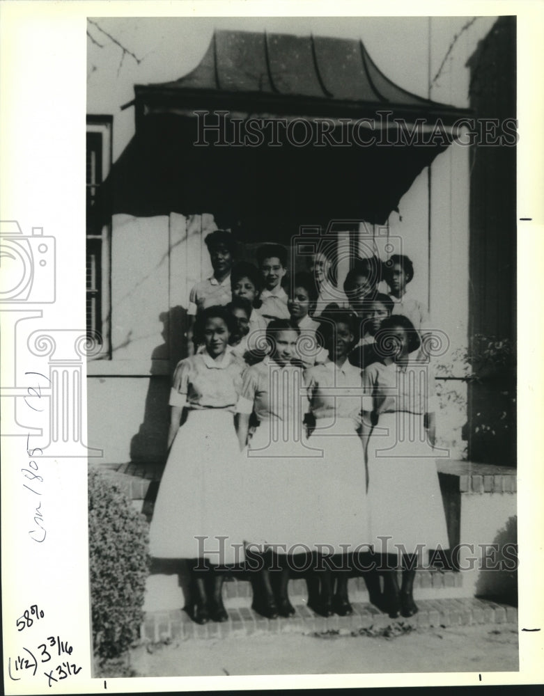 1992 Press Photo The full class of the old Flint Goodridge Hospital - Historic Images