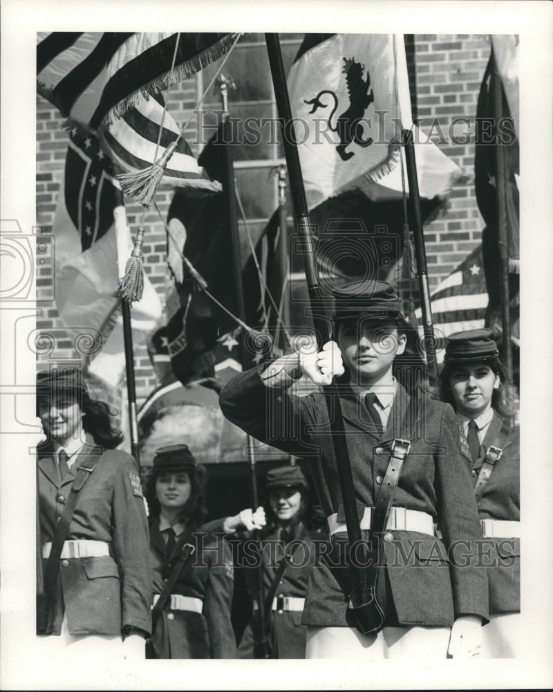 1969 Press Photo Marybeth Rappold with the U.S. Flag at Francis Nicholls School - Historic Images