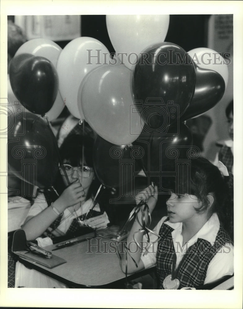 1990 Press Photo Third grade class at Our Lady of Lourdes school in Slidell - Historic Images