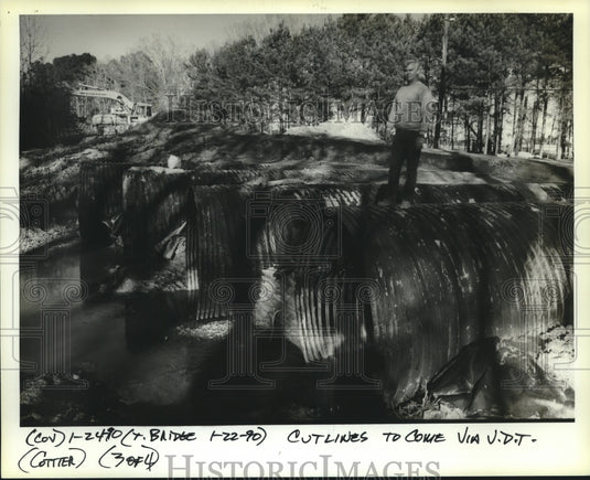 1990 Press Photo William Furlong standing on culverts in Covington - Historic Images