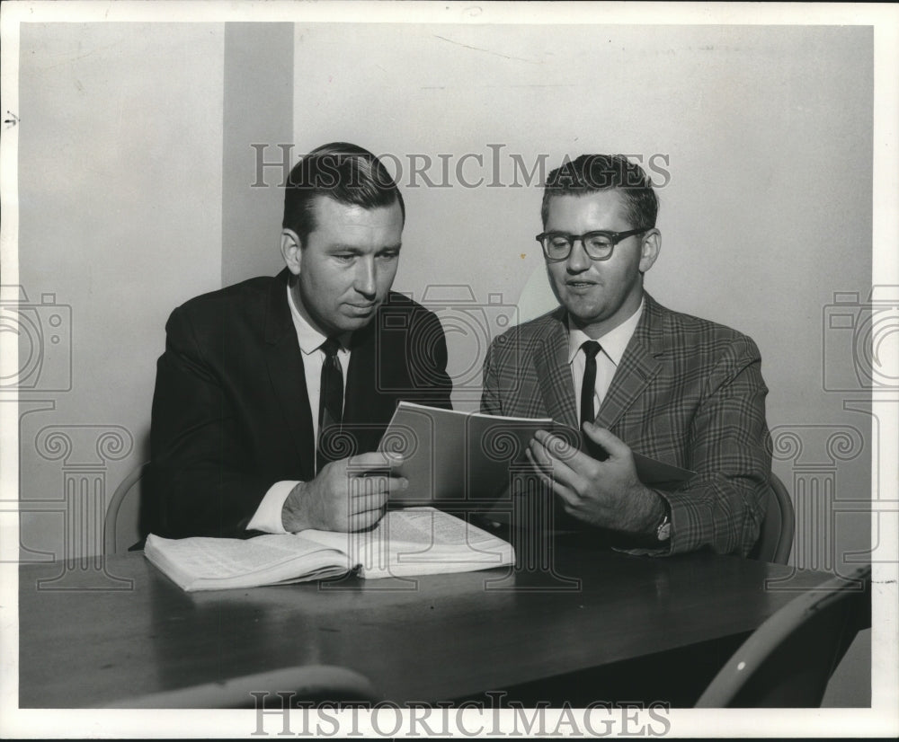 1967 Press Photo Rev. Clarence Fuller &amp; Gerald Siefken go over Project Reach - Historic Images