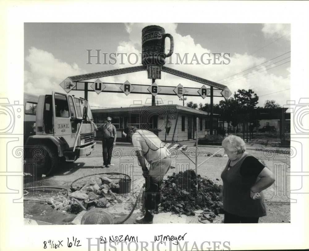 1991 Press Photo Construction in front of Frostop on Gen. Meyer Ave. in Algiers - Historic Images