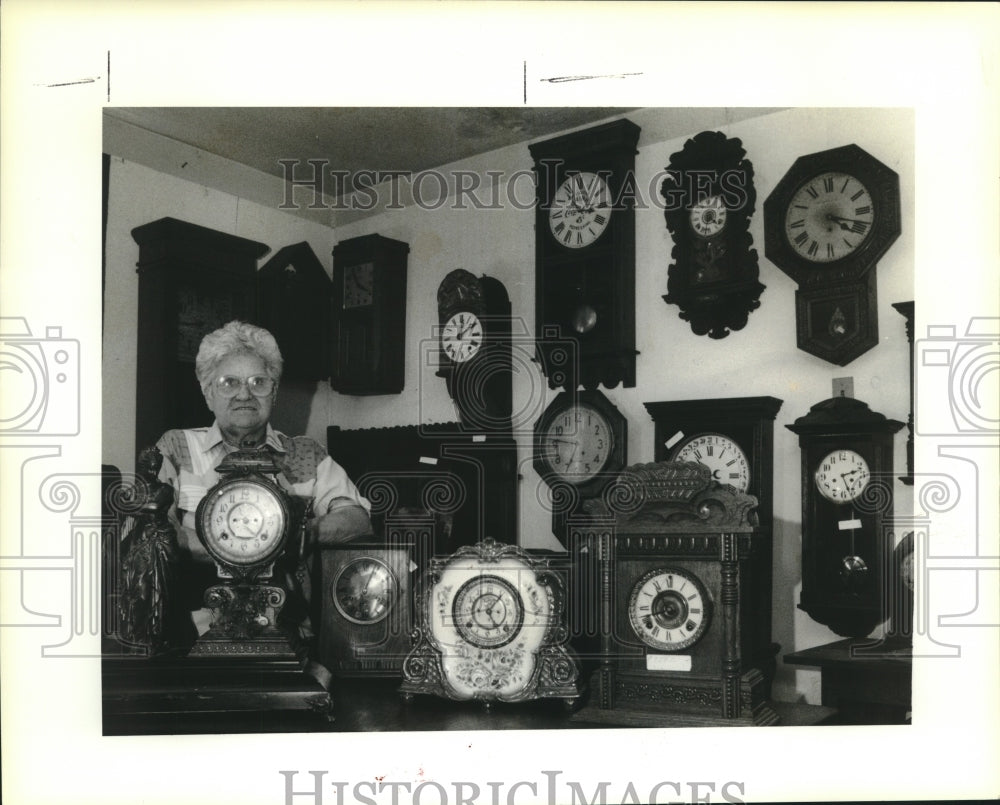 1991 Press Photo Elsie Fryoux at her Antique shop on Hickoer  Ave. in Harahan - Historic Images