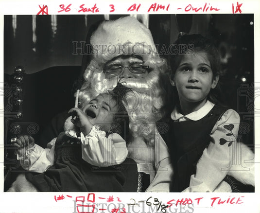 1987 Press Photo Christina & Lauren Vildostegui with Santa Clause at Lakeside - Historic Images