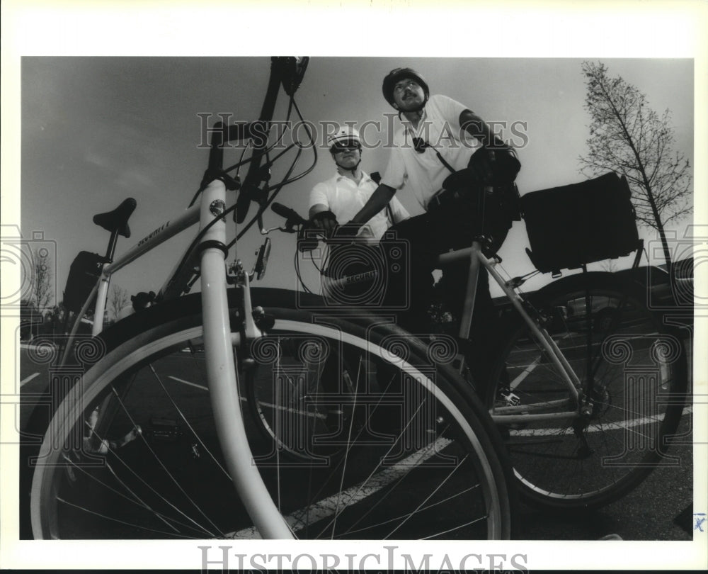 1994 Press Photo Bike patrol officers Rob Fowler &amp; Bill Mayes at Lakeside Mall - Historic Images