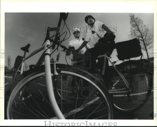 1994 Press Photo Bike patrol officers Rob Fowler & Bill Mayes at Lakeside Mall - Historic Images