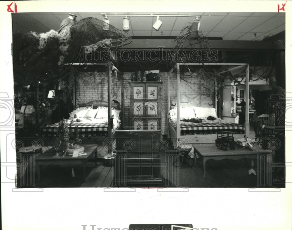 1992 Press Photo Display of La made Furniture and items - Historic Images