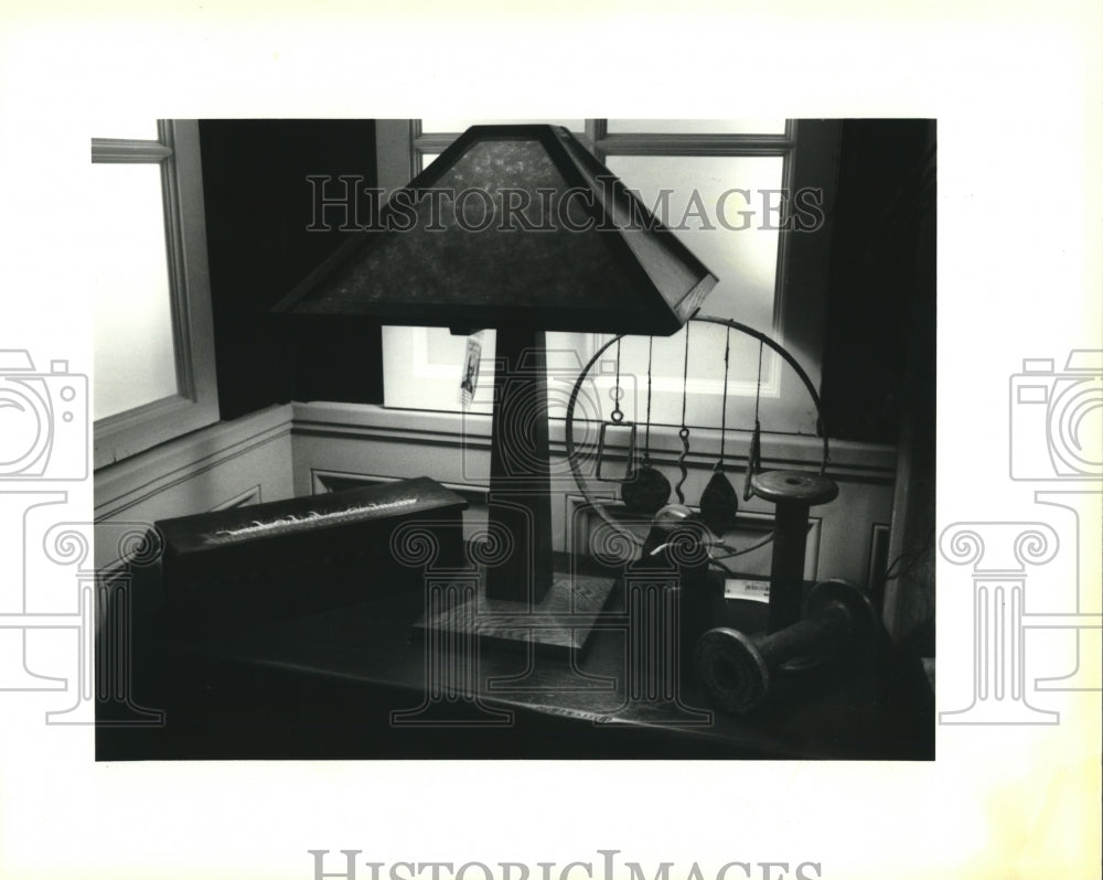 1993 Press Photo Knick knacks and a designer lamp on display at Dillards - Historic Images