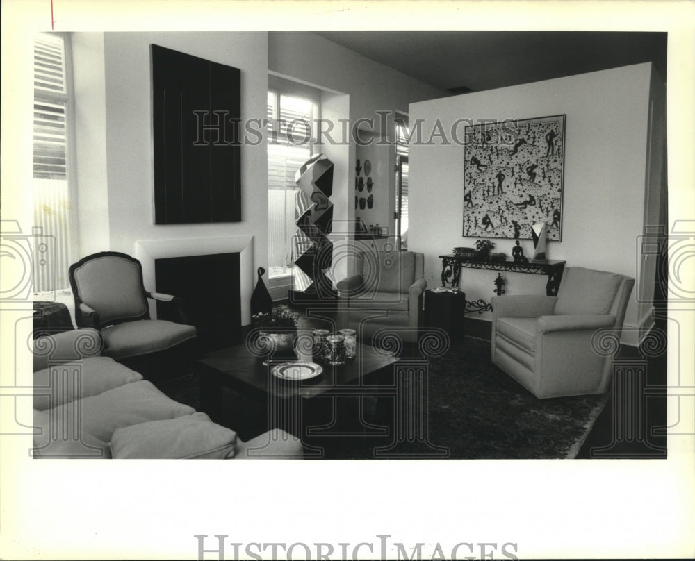 1988 Press Photo Furniture- Living room at 511 Calhoun - Historic Images