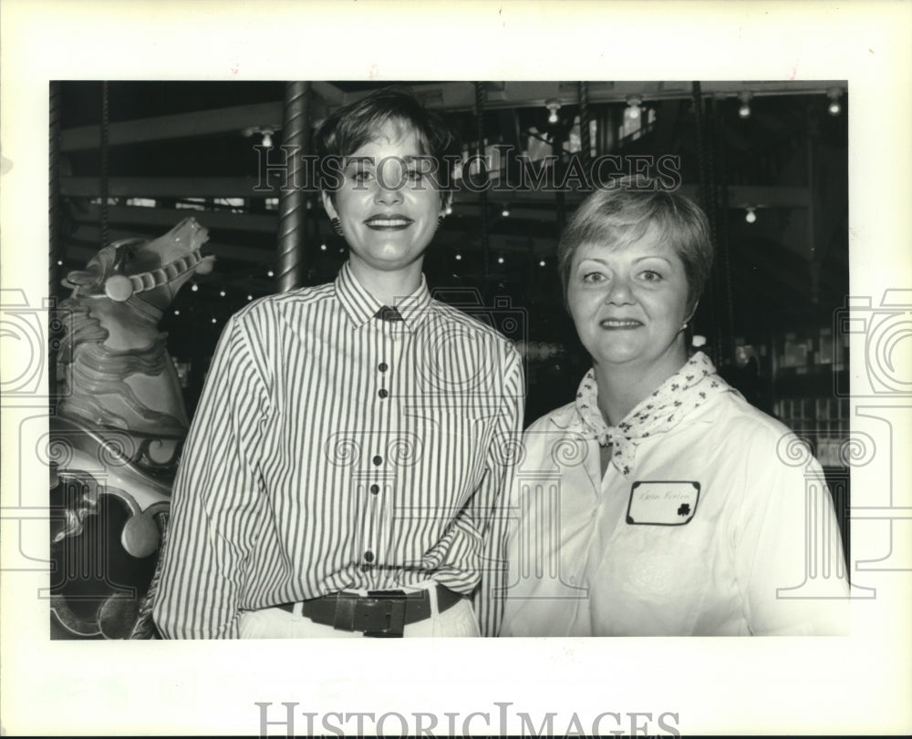 1992 Press Photo Lynda Schmidt and Karen Furlow, Delta Kappa Delta - Historic Images