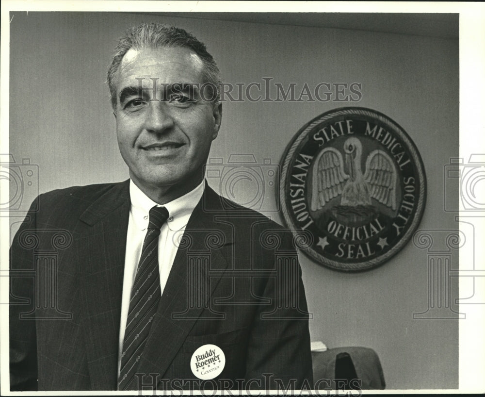 1988 Press Photo Dr. Ronald French in lobby of La. State Medical Society bldg - Historic Images