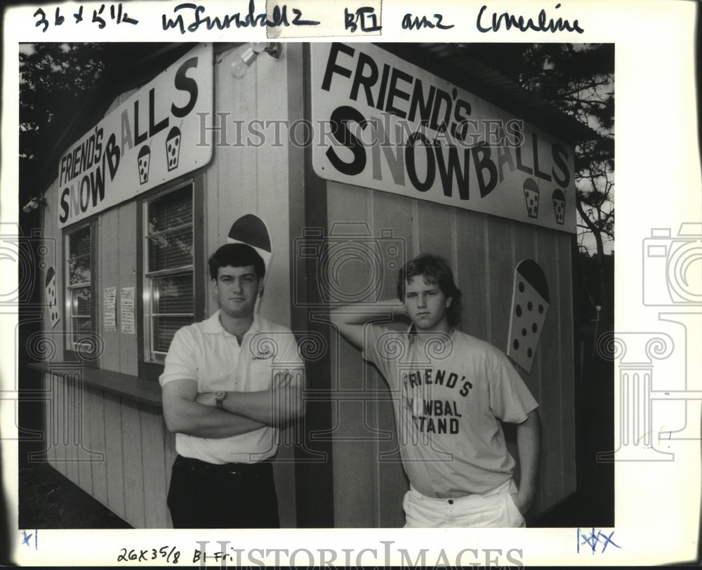 1989 Press Photo Drew King &amp; Shane Niswonger, co-owners of Friends Snowball - Historic Images