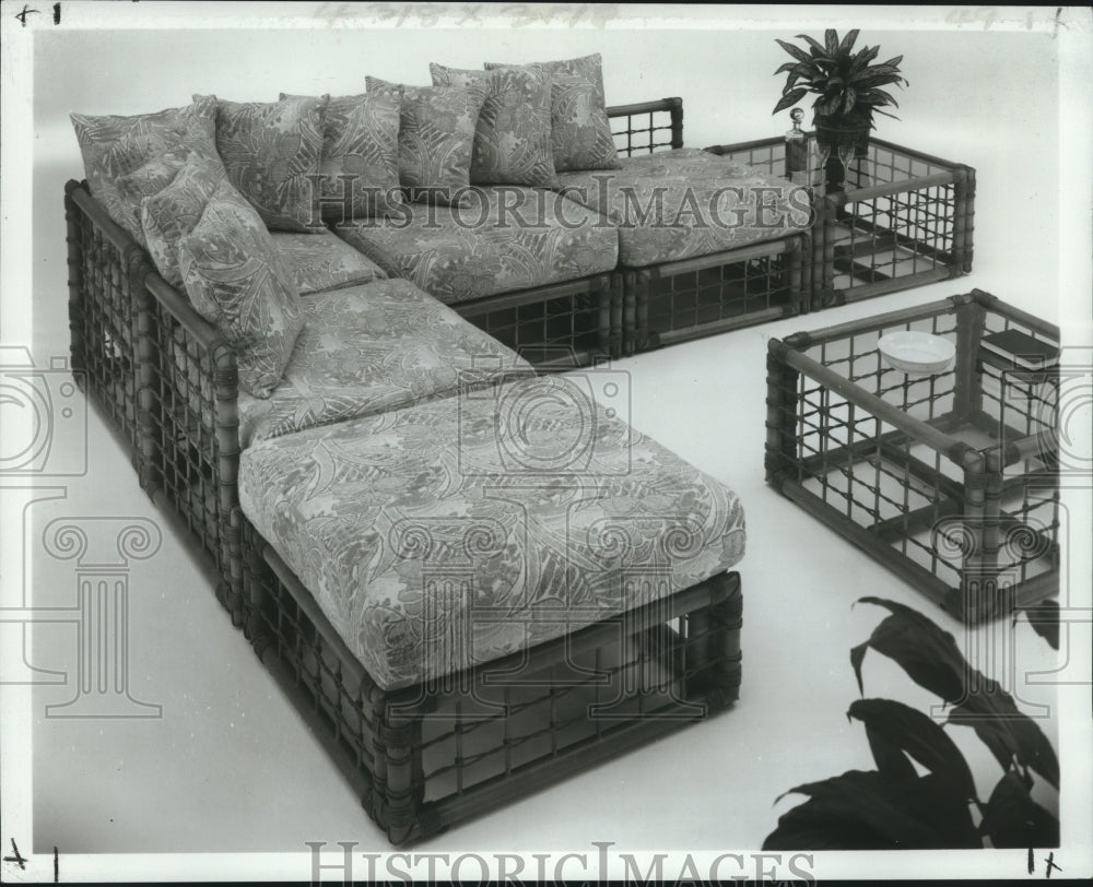 1978 Press Photo Modular Wicker Seating With Leafy Upholstery and Tables - Historic Images