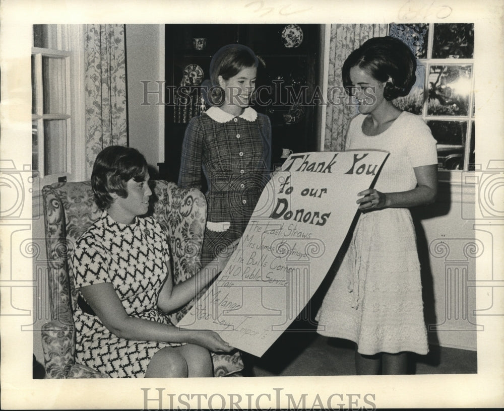 1972 Kappa Kappa Gamma alumnae benefit girls to host Saints Game - Historic Images