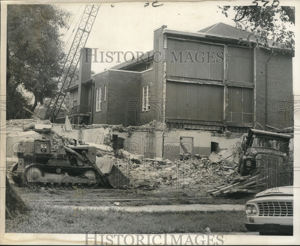 1967 Press Photo Destruction of front wing of Robert E. Lee School. - nob15690 - Historic Images