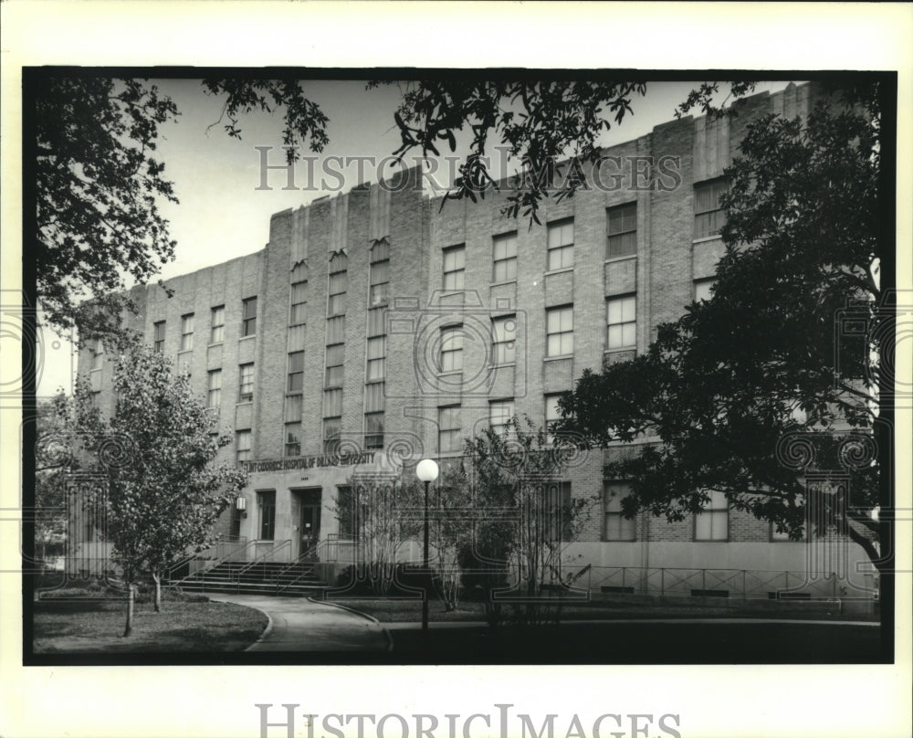 1994 Press Photo Flint-Goodridge apartment building, 2425 Louisiana Avenue - Historic Images