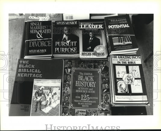 1993 Press Photo Juneteenth celebration - Books sold at the fair - Historic Images
