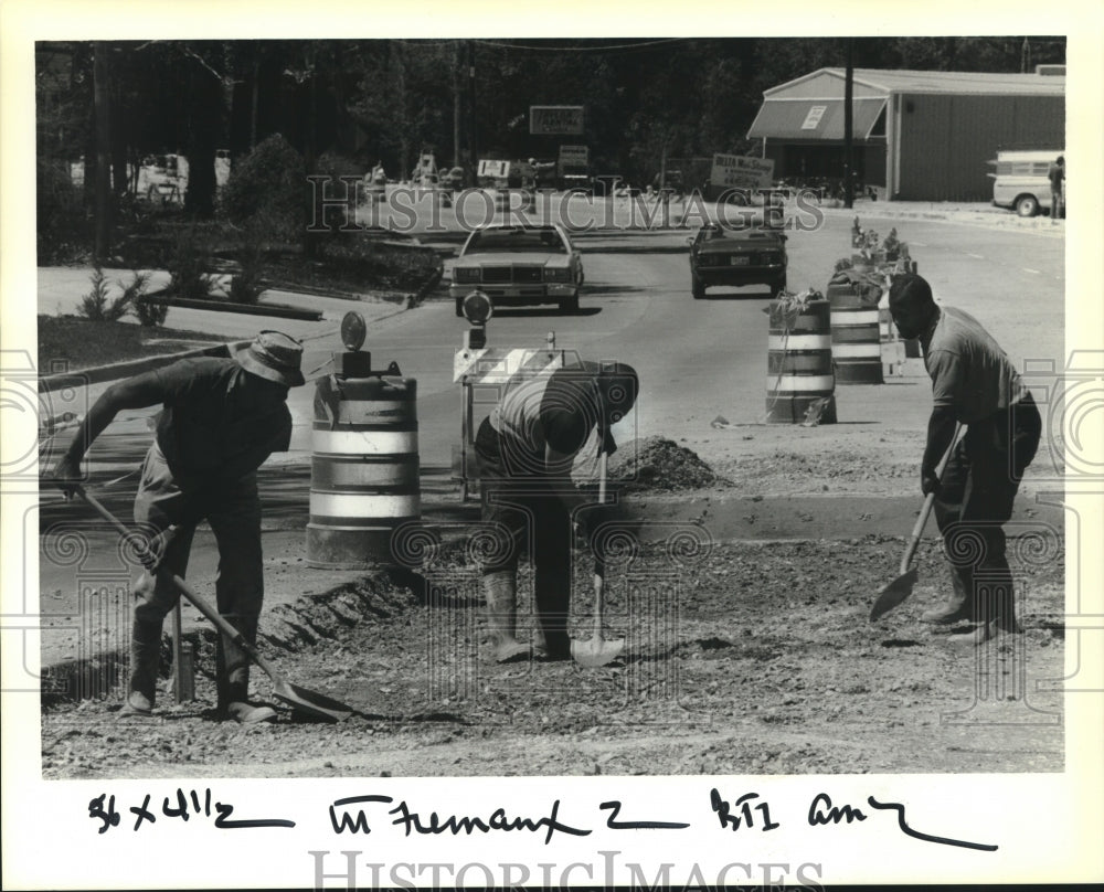 1989 Press Photo C&amp;S General Contractors&#39; workers prepare Fremaux for paving - Historic Images