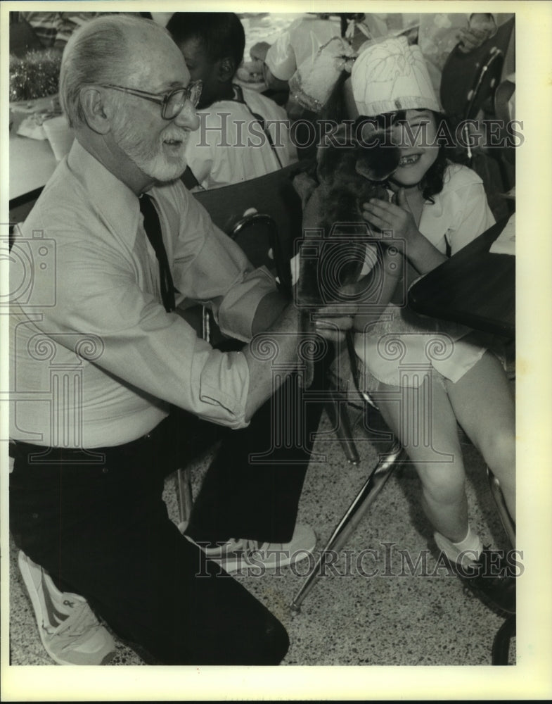 1989 Press Photo Gretna AARP Chapter 3806 Halloween Party- Gretna Kindergarten - Historic Images