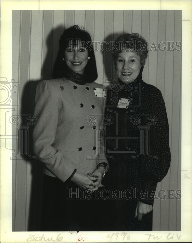 1989 Press Photo Judge Mirian Waltzer (right) and Lynn Gansar at Achievers Lunch - Historic Images