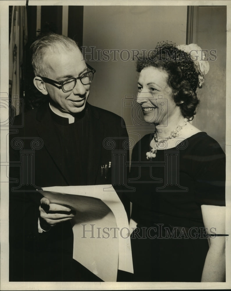 1963 Press Photo Reverend Dennis J. Geaney &amp; Mrs. Harold Ainsworth, New Orleans - Historic Images