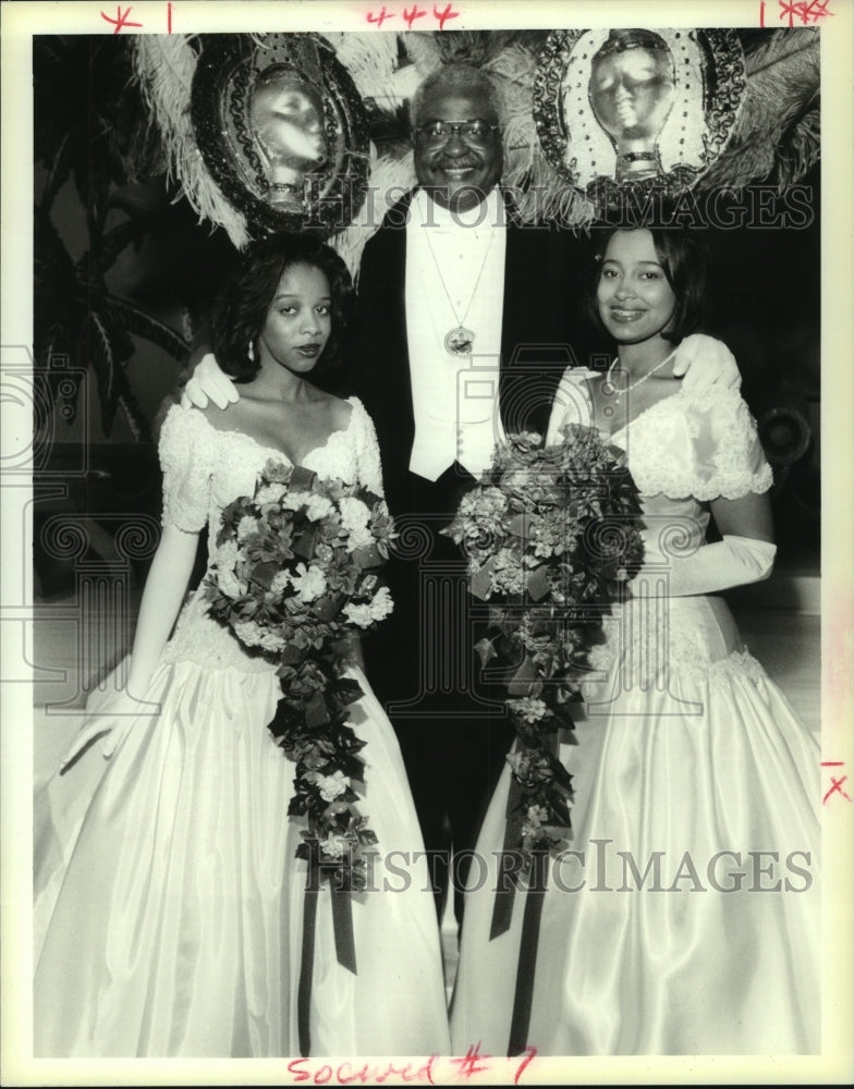 1994 Press Photo Monique Knight, Dr. John Foster, Keesha Major at YMI - Historic Images