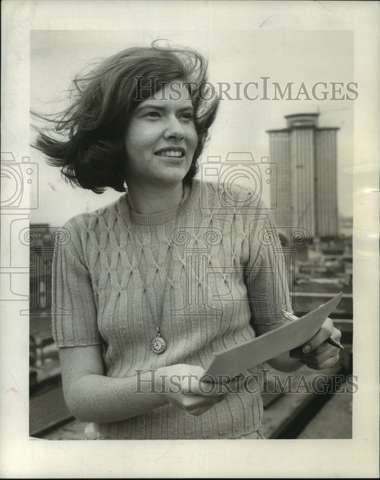 1966 Press Photo Julie Smith, Dixie Roto's newest staff member, - nob16243 - Historic Images