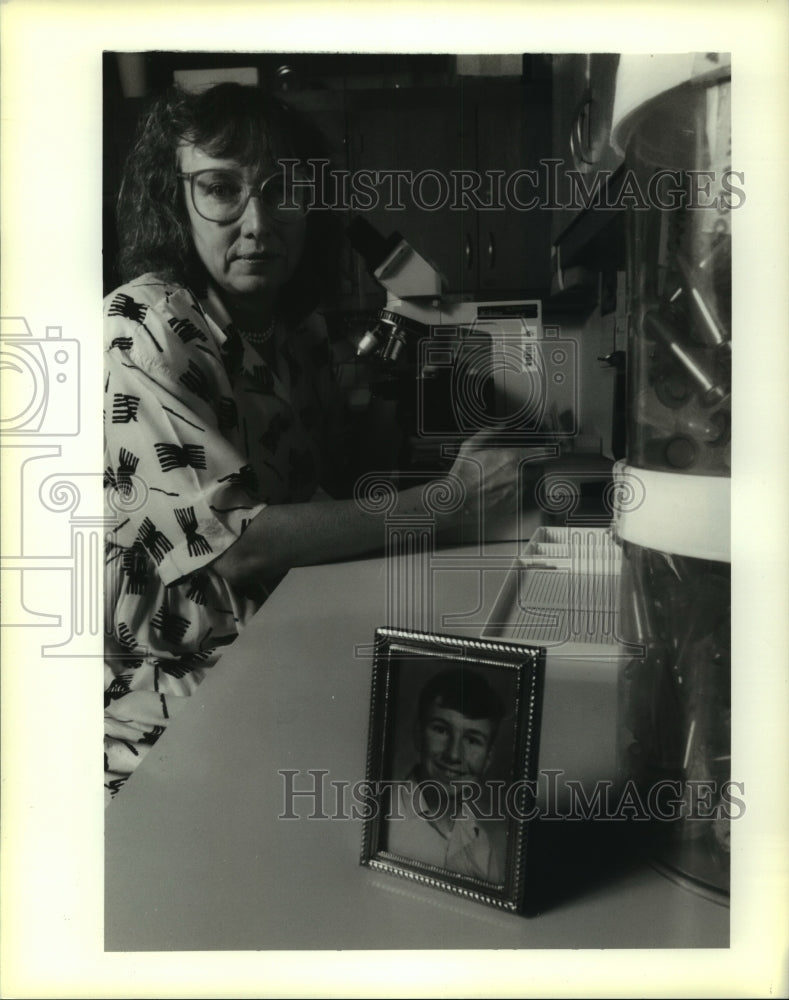 1990 Press Photo Meredith Mason Garcia receives grant to research drug addiction - Historic Images