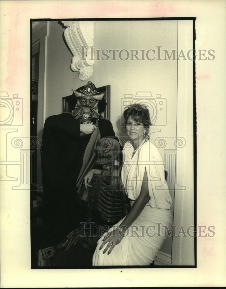 1991 Press Photo Guests in costume at the Anne Rice Party, Le Petite Theater - Historic Images