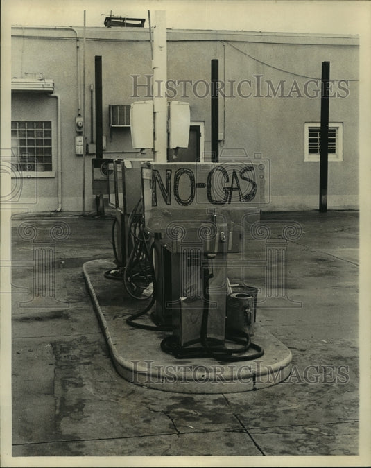 1974 Press Photo Gasoline Station out of gas - nob16346 - Historic Images