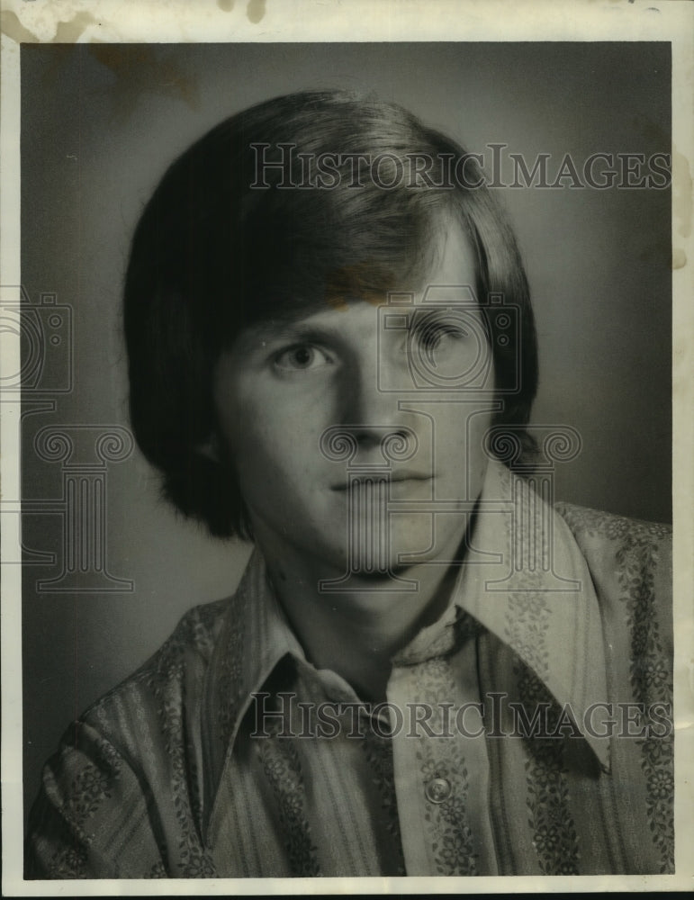 1971 Press Photo Allen Gasper talking about rock music - Historic Images