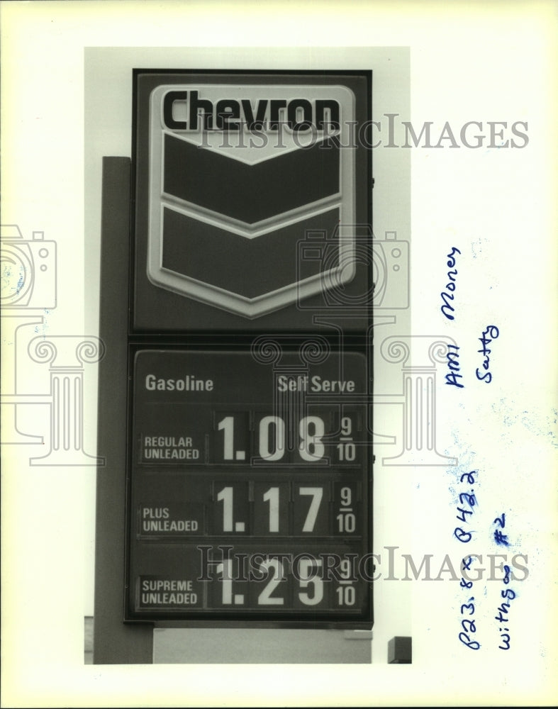 1994 Press Photo View of Chevron Station gasoline prices in New Orleans - Historic Images
