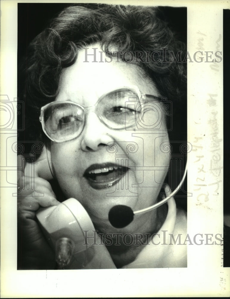 1992 Press Photo Caroline Garofalo, Odeco switchboard operator - Historic Images