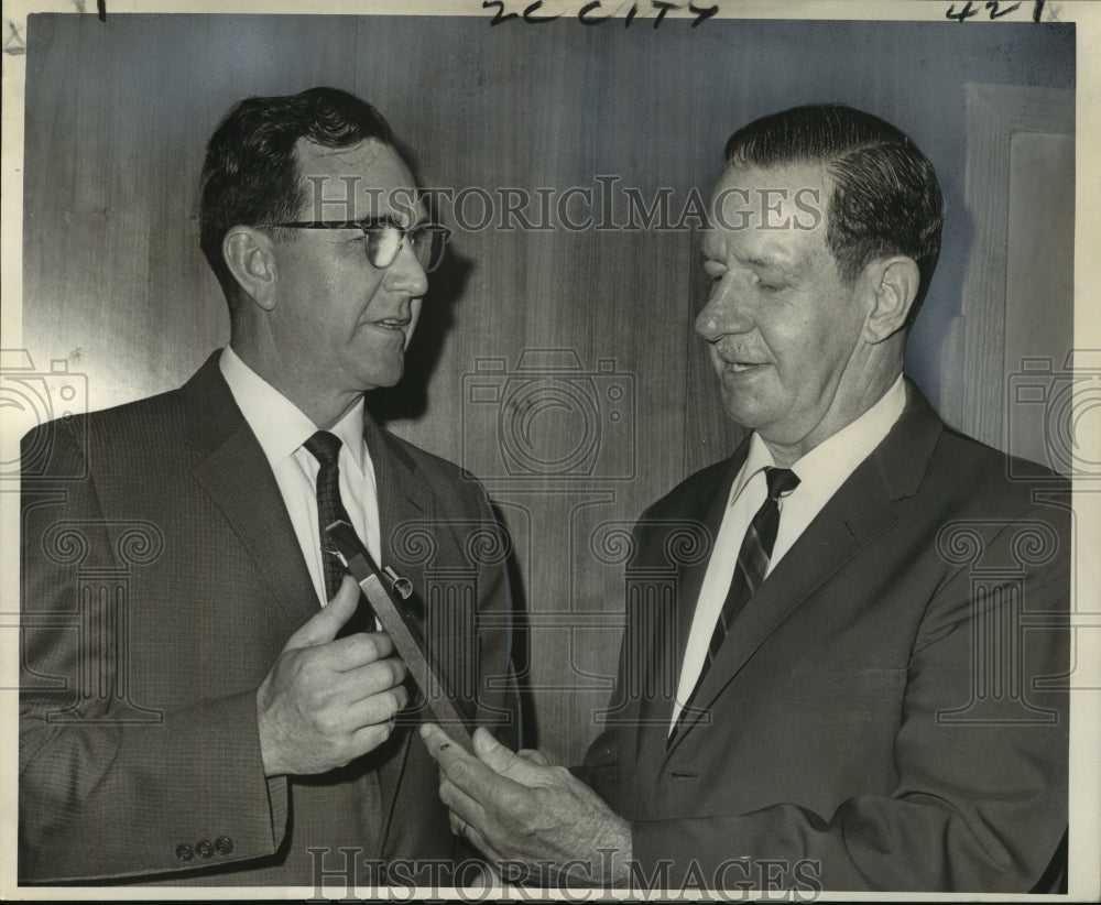 1964 Press Photo Plaque presented to J.R. Gehrkin by George Duchmman - nob16496 - Historic Images