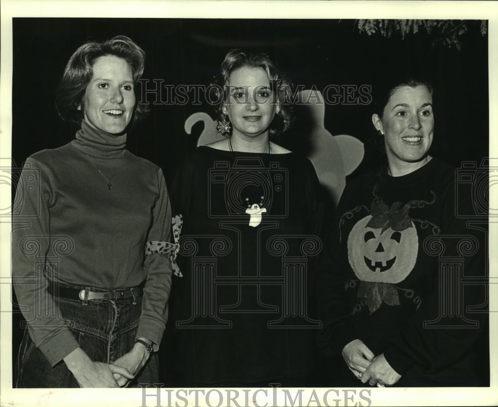 1987 Press Photo Bettye Bagot, Carlys Guillot and Ann Geary at Audubon Zoo. - Historic Images