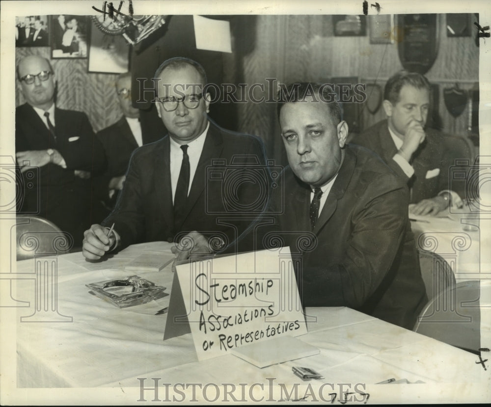 1963 Press Photo Striking Steamship Association Leaders meeting Coastal Mayors. - Historic Images